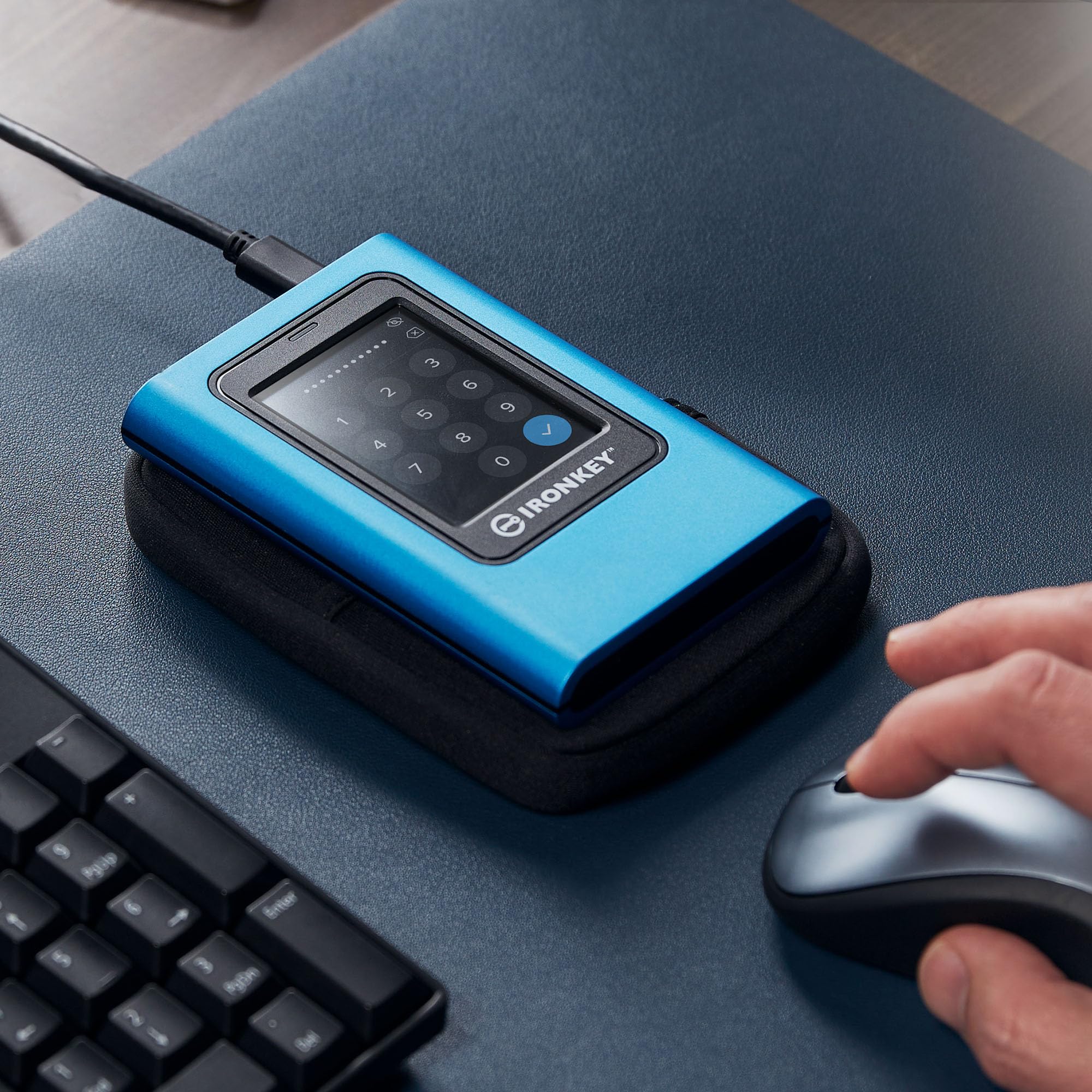 kingston-ironkey-vault-privacy-80-1920-go-ssd-externe-chiffr-tactile image 6