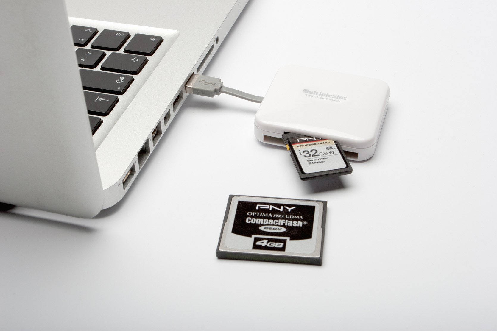 pny-lecteur-de-carte-m-moire-usb-2-0-all-in-one-blanc image 4