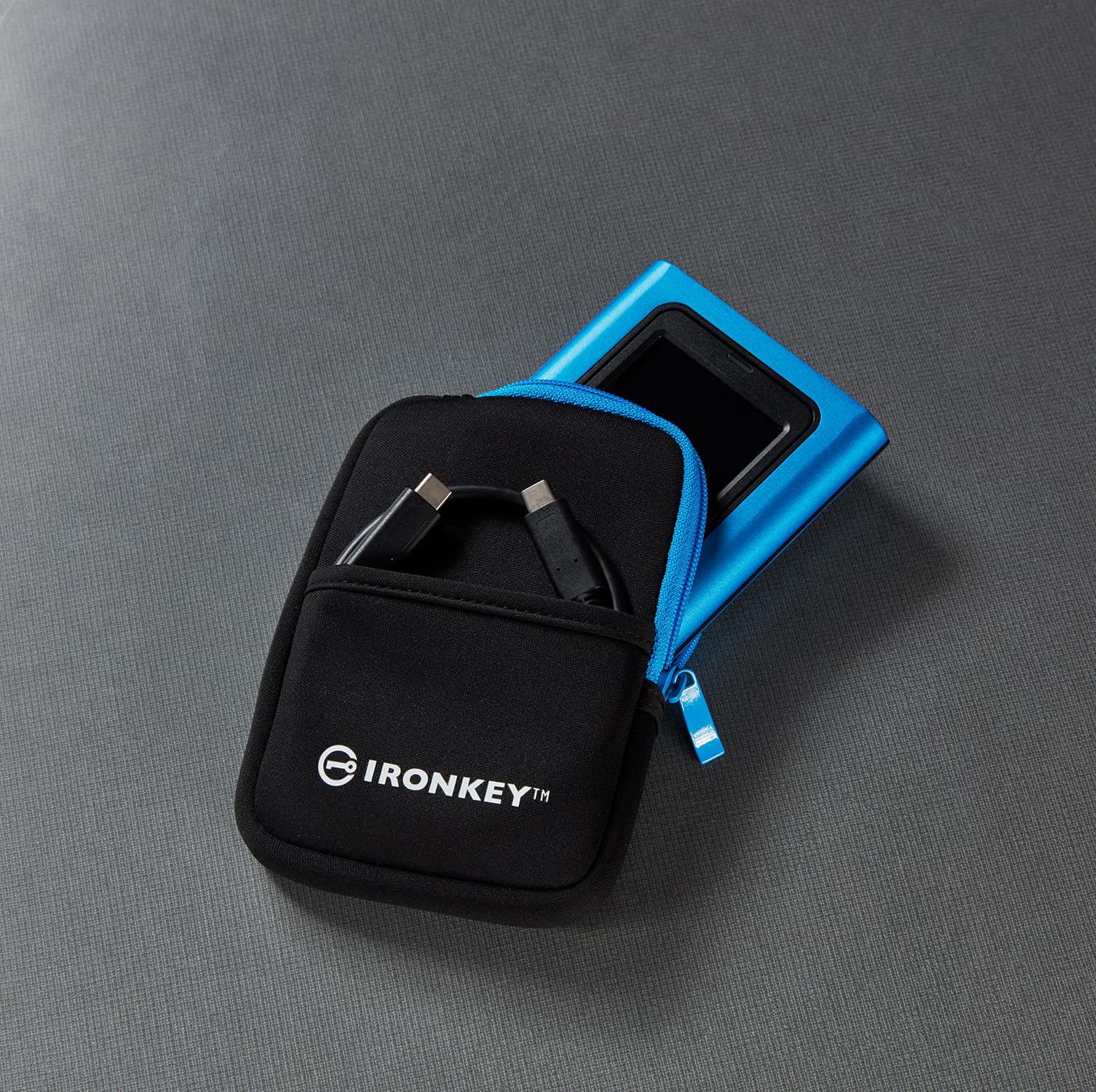 kingston-ironkey-vault-privacy-80-1920-go-ssd-externe-chiffr-tactile image 4