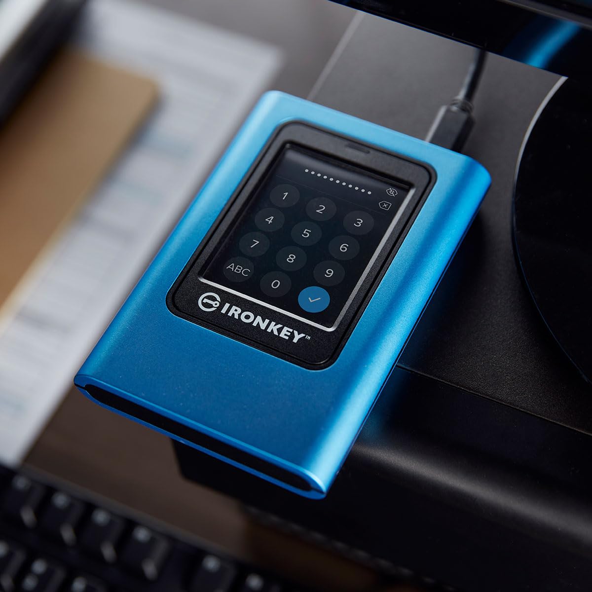 kingston-ironkey-vault-privacy-80-1920-go-ssd-externe-chiffr-tactile image 5